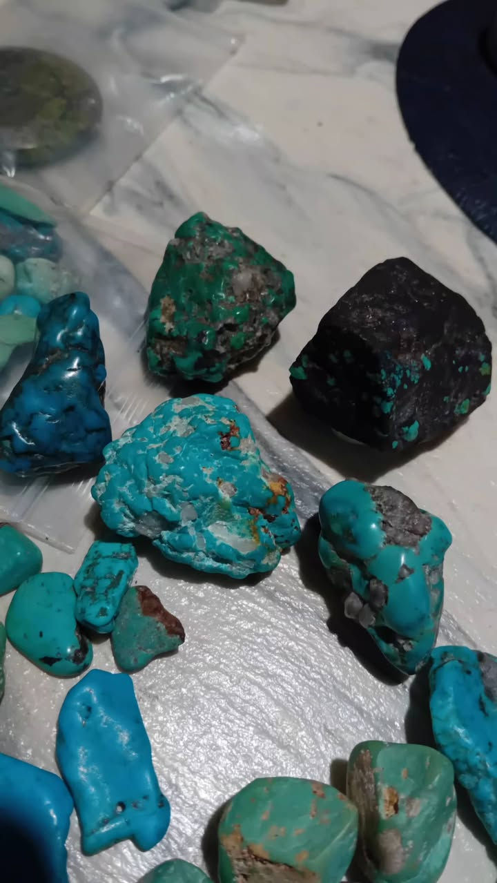 الاحجار الکریمه من فیروز الخام الطبیعیه بدون معالجه و معدنیه الخالص 🩵💚
الفیروز البییسبی (Bisbee ) 
اقلا و اعلا الفیروز من العالم جمستون هو فیروز من معدن بییسبی امریکی کما یستخرج  ۴۵ کیلو فقط  من کل المعدن، من خلال سنه ۱۹۶۸ و سکرتو و متوقف حتی الحالیا 
قیمه و سعروها من فیروز بیسبیی یمکن مئیات دولارات من قیراط واحد


**إذا كنت صاحب هذا الإعلان وتريد حذفه لأي سبب، رجاءا أرسل رسالة إلى الدعم الفني**