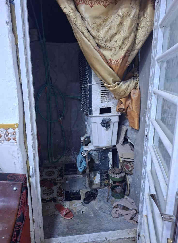 البيت اللبيع. كوفه شارع المطار القديم.  البيت قريب  عل شارع.  . المساحه 170 متر.  السعر 50 وبي مجال.  الستفسار يوجد وتساب ***********
