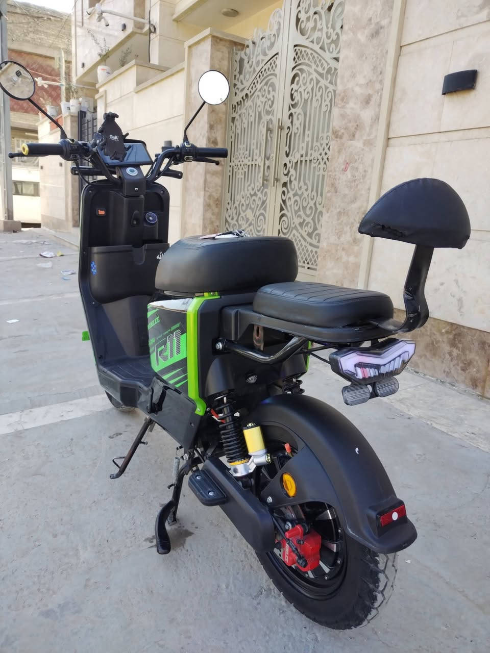 السلام عليكم
دراجه شحن نوع R11 شركه WINLLE
الدراجه 5 باتريات كبار نوع ونلي الاصلي 32 امبير
استخدام قليل اخت الحديده كهربائيات كله شغاله 

الدراجه نضيفه وكامله مابيه اي نقص 
 فول مواصفات سرعه 109 صاروخ ماشاء الله
تجي بيه بصمه وسويج وكارت تشغيل وبيه بلوتوث 
اضافه الى شاحنه الاصليه والنضافه الدراجه امامكم 

السعر 450 الف 
العنوان بغداد 
رقم الهاتف ***********
