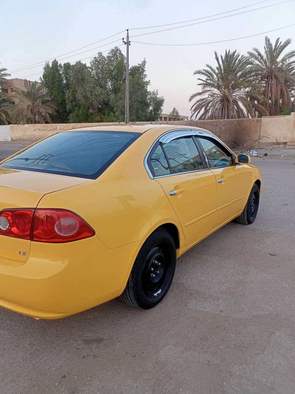 كيا اوبتيما موديل 2007 سياره كلش جديده احله من الصور مكينه وكير وحداديه كله جديد شرط مداور ثاني يوم تبريد ثلج  بيه جاملغ وبنيد بدون دواخل فقط مكلف بنشر رقم صاحب السياره ***********

