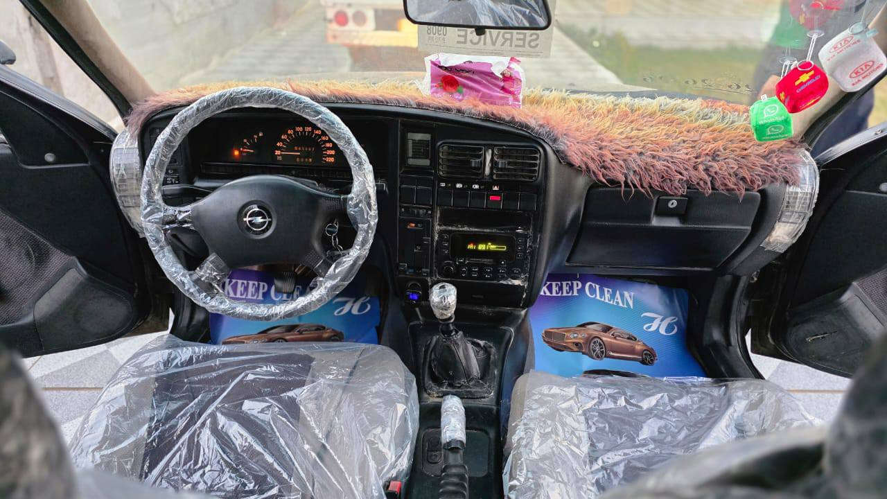 اوبل موديل 92 رقم انبار ألماني سنويه جديده 30 انكليزي هسه جديده محرك الفين بلادي  خوان سياره عل بلاد مكفوله من صبق ضربه عل شركه محرك كير صدر كهربايات تخم تاير كله جديد سياره مال جناي متعوب عليه جهزه من كلشي بدون نقص تراي شرط عل شركه متعوب عليه شواصي مكفوله خويس ماكو. عل بلاد سعر 38 وبيه مجال بسيط كلش مكاني رمادي


**إذا كنت صاحب هذا الإعلان وتريد حذفه لأي سبب، رجاءا أرسل رسالة إلى الدعم الفني**