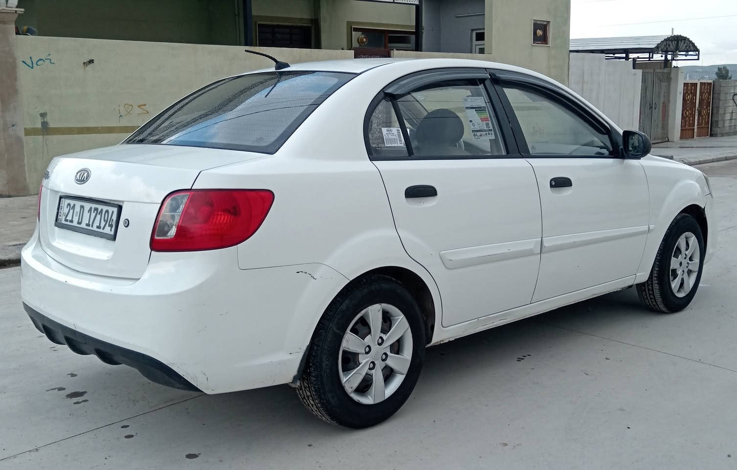 كيا.  ريو      2012
مامسجله عل كوبون شرط 
   
  ماشية     110. الف .
محرك 14..
كير محرك شرط مامفتوح 
كيرتوماتيك .
رقم سنويه جديد . 
سنويه. 2028
شرط التحويل
بدون صبغ
بيها مكانين تعديل بارد
صور السونار.   موجود 
مكان السياره  كلك   خبات
سعر. بلاش     90.   ورقه بيها مجال
 ***********         كورك     واتساب
 ***********              اسيا
