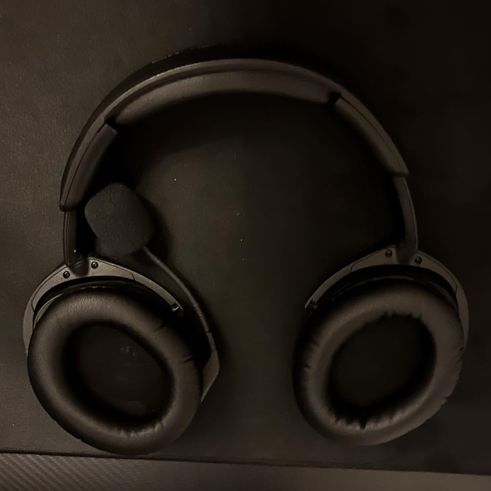 - السعر : -  45 الف
- الاسم : - Hyperx Stinger 2 Wireless.

- المدخل : - USB 7.1 Dongle Wireless.

- الاستخدامات : - PC & PS4 & PS5 & MAC & Nintendo Switch & Mobile & Ipad.

- ملاحظة : - السماعات مستعملة وتجيك ويا الكارتونة مالتها للاستفسار ***********

- ملاحظة : - الاوبن بوكس مالتها يبيعوها بـ55
