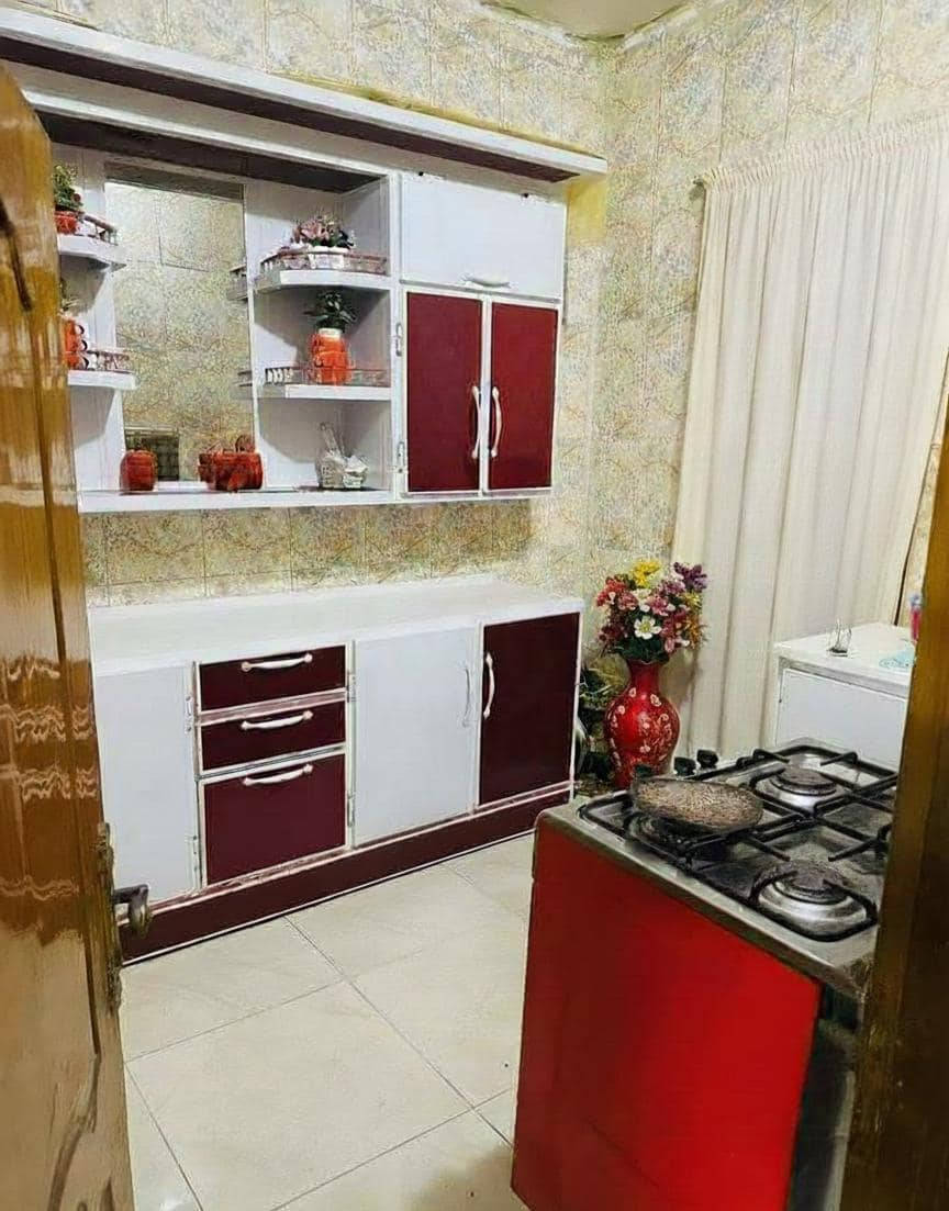 بيت طابو صرف مساحه 210 
يحتوي عل غرفتين + صاله+ استقبال + صحيات داخليه وخارجيه + محل 
الموقع /بدايه السايدين قرب جامع سيد محمد
اي استفسار راسلني خاص او عل رقمي 
***********
