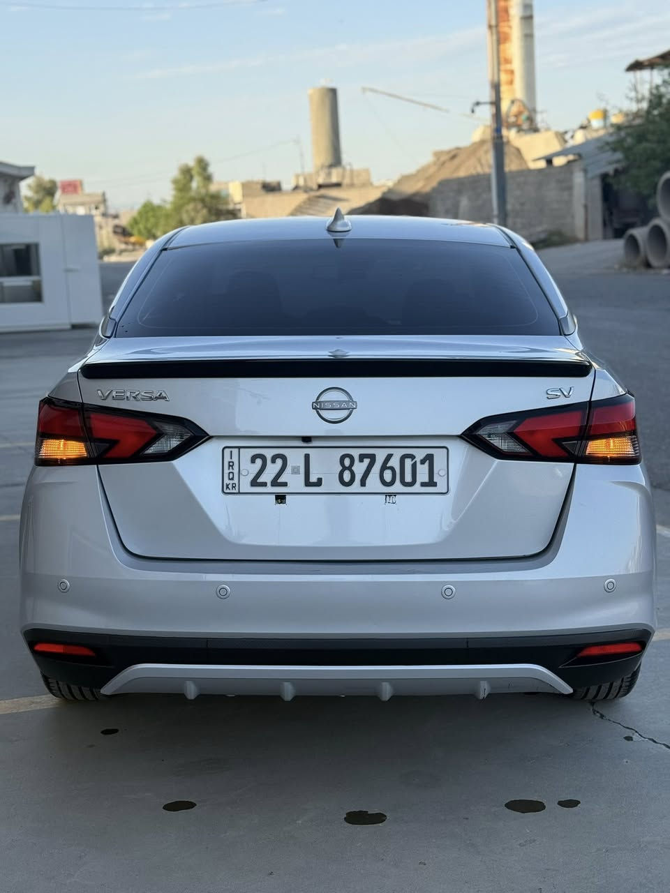 نيسان فيرسا 2023 SV
بدون صبغ بدون دواخل ماشي 50 الف مايل 
كير محرك حجر مكفول 
ملاحظه. / السياره ماتطلع صور ضربته
المواصفات 
بصمه تشغيل / رادار 360 / حساس خلفي 
ويل كب / شاشه وكامرا خلفيه / تحكمات كامله 

مكان السياره اربيل 
السعر ١٢٧ مجال قليل بعد المعاينه
واتس واتصال ***********
