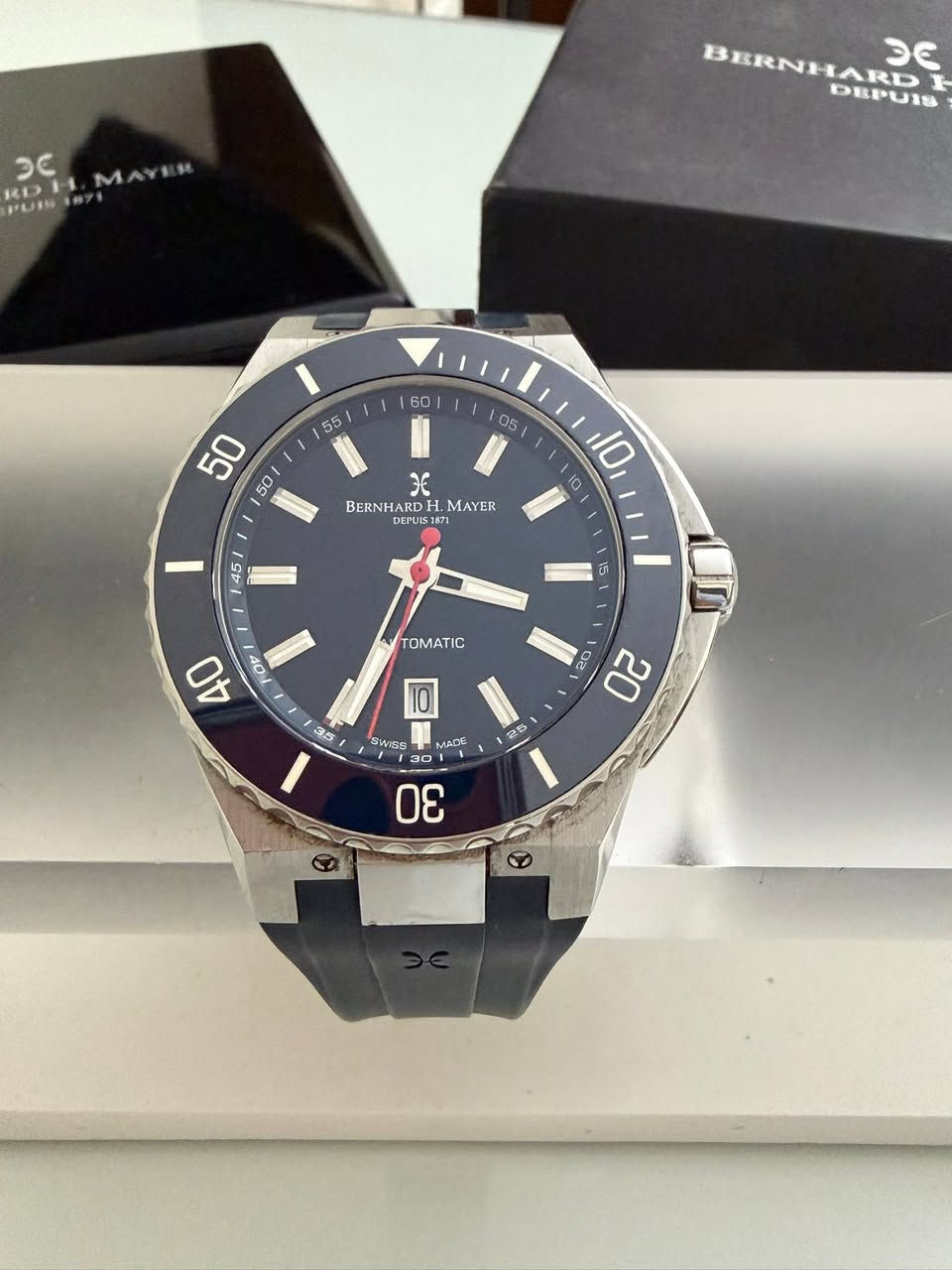 ساعه سويسريه اصليه 100% نوع Bernhard H. Mayer Chronograph موديل 2025 حالتها شبه جديده  مينا لون اسود بازل لون ازرق ستوب واتش كرونوجراف بازل دوار سيراميك ماكنه اوتوماتيك كشف  زجاج زفير مقاوم للخدش قفل بحري بوك  فراشه قطر 44 كستك ربر مع كامل المرفقات السعر المطلوب 375 دينار اردني للتواصل على الخاص او على الرقم 0785261118


**إذا كنت صاحب هذا الإعلان وتريد حذفه لأي سبب، رجاءا أرسل رسالة إلى الدعم الفني**