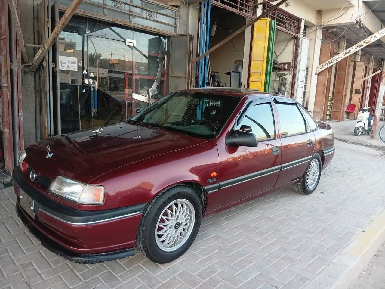 فكترا 92 محدثه 95 محرك 18 وكير  مكفولات وتخم تاير 15  جدد صدر امامي خلفي جديد كهربائيات گيجات كل شغال بيها صبغ جاملغات خلفيه ودوسات للجماليه سلايت كهرباء  ... رقم بغداد حائز ثالث شرط الوكاله الشرعي يمي  ب 28 ورقه وبيها مجال مكانها سامراء ***********
