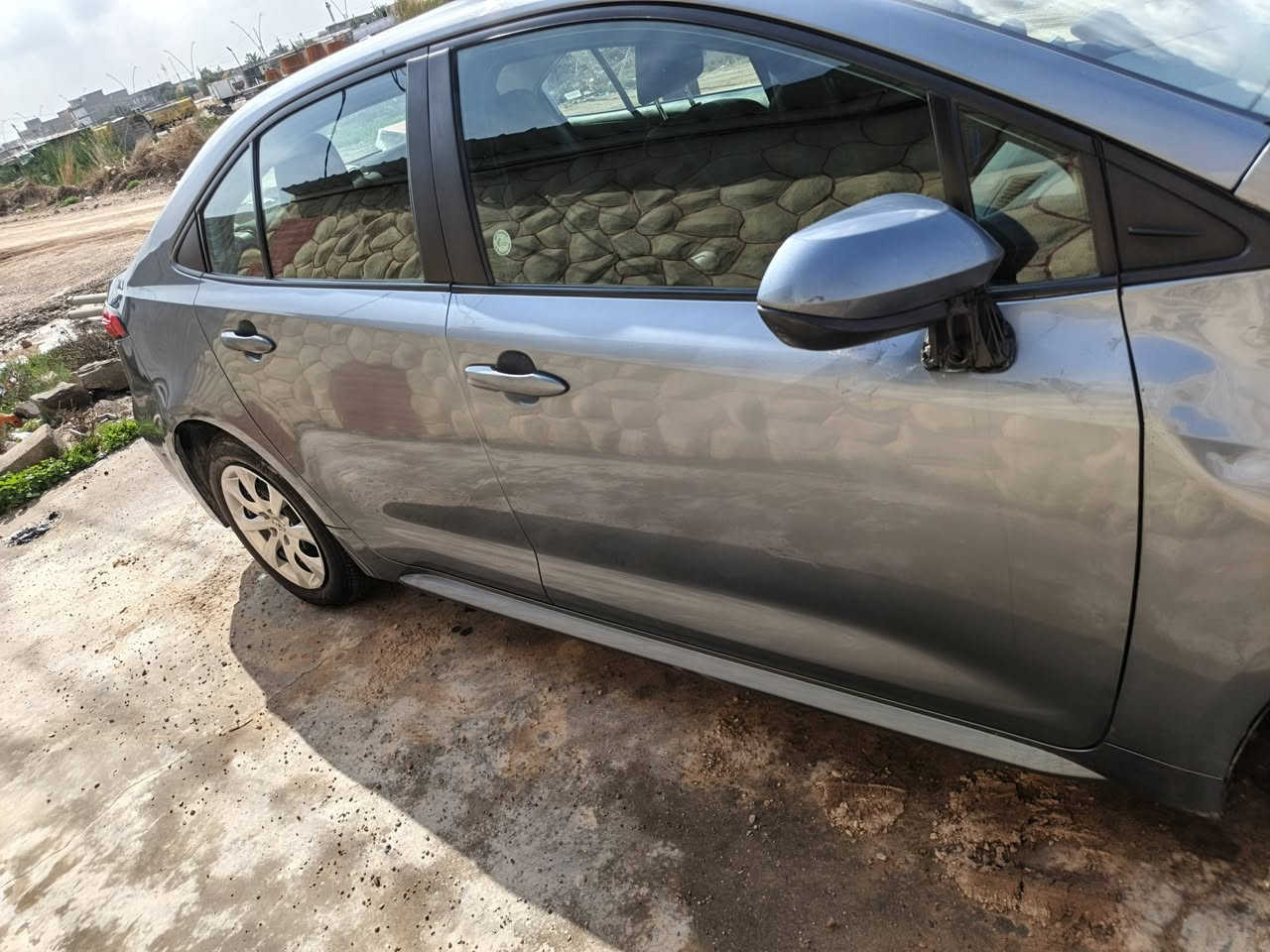 السلام عليكم
كورلا للبيع موديل 2023 / LE
ماشيه 45 حادثها صاير زاويه الايت السكن غراضها بلاديه 
مصلحه ع بارد بس الصندوك مبدل السعر 145 
للاستفسار ***********
