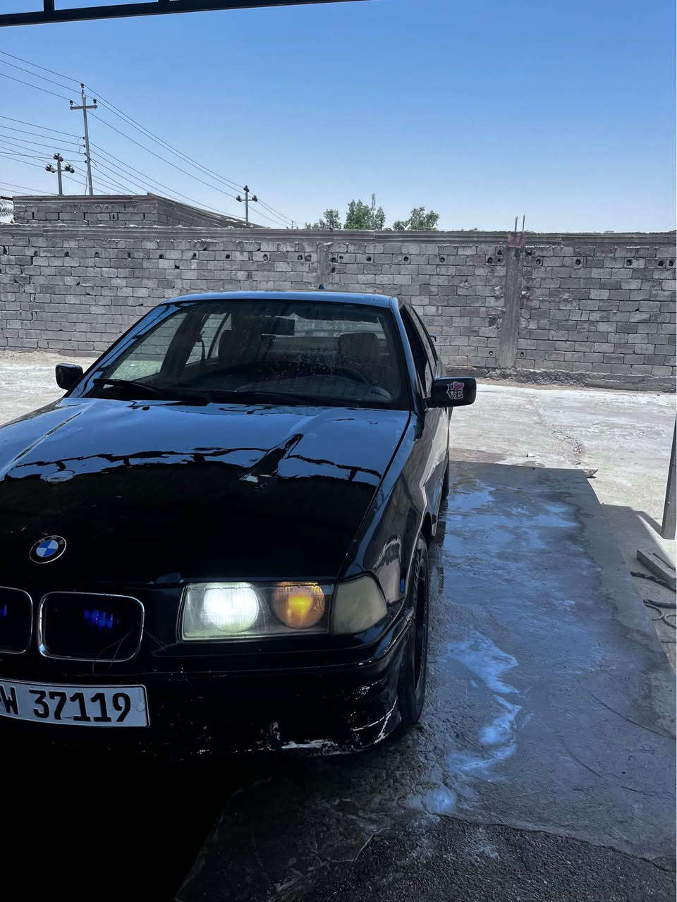 E36 مكينة كايمة وكيرها عادي ابسمنة والي يشتري انطي شهر للتحويل والسيارة كوم حديد *********** ابو الخصيب, البصرة
