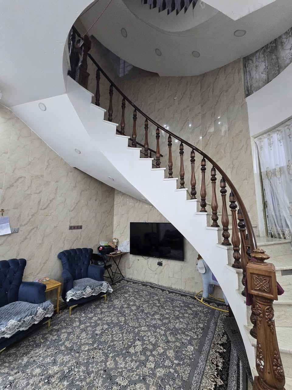 #دار_للبيع 
#حي_المعلمين_المشتل 

#المهندس2_للخدمات_العقارية 

____________________

🏠 دار للبيع في منطقة حي المعلمين_المشتل 

📏المساحة 300م  الواجهة 10م 

💢بناء درجة اولى💯 سنة البناء 2023 

💢أرضيات مرمر واجهة مرمر و ديكورات

💢يحتوي الدار على 
5غرف نوم واستقبال ومطبخ حار بارد وصالة وكراج وحديقة ومناور عدد 3 ومخزن 

🚩موقع الدار مميز جدا حي المعلمين قرب مدرسة اسوان

💢شارع ورصيف عريض 15م وموقع سكني 

ملاحظة يمكن مراوس العقار مع عقار في منطقة حي المهندسين شارع فلسطين 

للإستفسار 
مراسلة الصفحة او
اتصال *********** م. مصطفى 
          *********** واتساب 

💢نستقبل كافة العروض في منطقة حي المعلمين_المشتل والمناطق المجاورة 

المهندس 2 للخدمات العقارية
