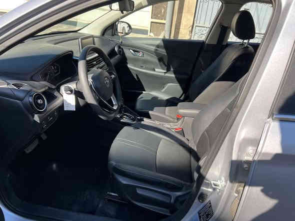 السلام عليكم للبيع شانجان L7  موديل 2023  رقم بغداد  انكليزي  سنويه جديده وبيها هزه سياره كلين  جاهزه من كلشي مكفوله ماشيه 40 الف كم   تاير تخم جديد باتري جديد ادامه كامله بالشركه حره باسمي تحويل ثاني يوم السعر 100  ورقه. وبيها مجال بسيط للشراي للاستفسار  ***********
