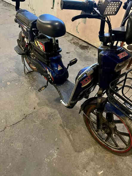 دراجه شحن تشتغل ما بيها اي مشاكل بيها 5 بطارت مو 4 سعر 400 و بيها مجال حك الجيه ***********2
