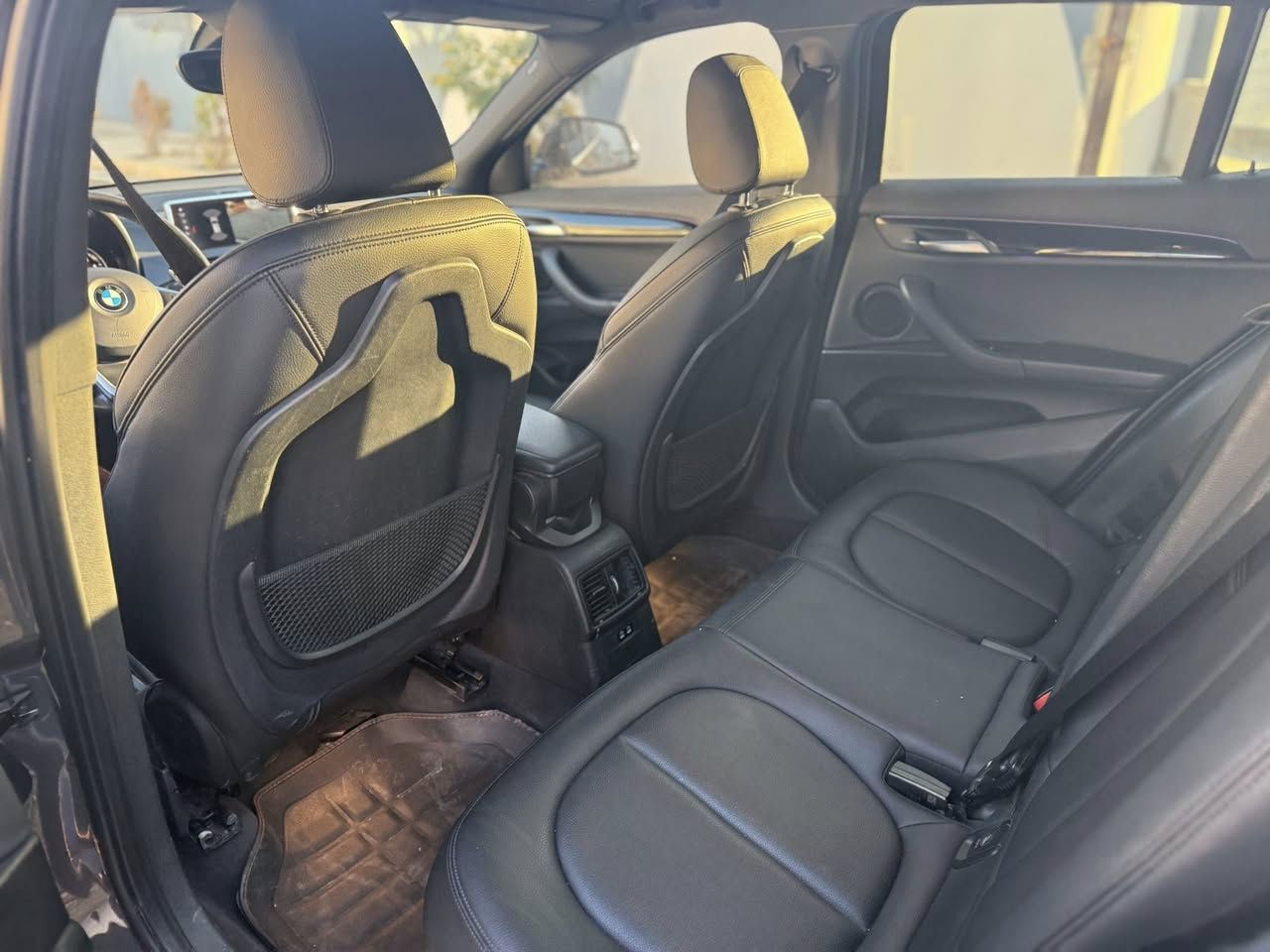 سياره: بيم X2
موديل 2022 
السياره بحاله الوكاله مامشي هواي 
الضرر: مبدل البونيد فقططط بلادي بلادي من دون ايرباك
السعر:233 وبيها مجال الطيبين 🤍
للاستفسار دز رساله واتساب ***********
