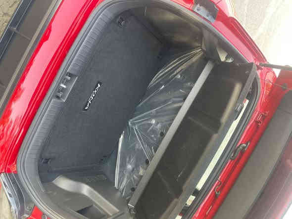 سلام وعليكم 
كونا موديل 2023
Nline /AWD
مواصفات السياره
بصمه 
تشغيل عن بعد
فتحه اشاير بلمري
كشن مخمل تتفئه
مال سائق كهرباء
حساس امامي خلفي 
كامره خلفيه رادار امامي 
مكينه 1600 تيربو
ماشيه 40000 الف
السعر 175 وبيها مجال 
***********
