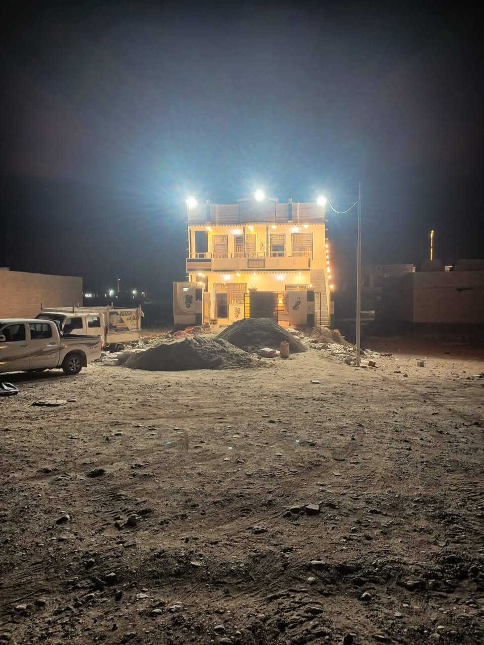 🏠 #دار #للبيع 🏠 (#نقد فقط)
 #تكريت / #الديوم منطقة (#ال3الاف يسار السيطره)
#شارع 10 (طابقين معزولات)
#مساحـــة الدار  200 متر 
#واجهه 10 متر
#نزال 20 متر
#يخدم مشروع ايجار او سكن 

#التعامل مع صاحب البيت مباشر

#السعر مناسب جداً 

#للأستفسار  الاتصال بالرقم

*********** ابو أيلين 

...............................
 نستقبل جميع عروضاتكم السكنية 🏠 والتجارية 🏡 بكافة المناطق #بيع #شراء #الاراضي #المنازل #ايجارات #تجاري #سكني #شقق #مشتملات #محلات.
