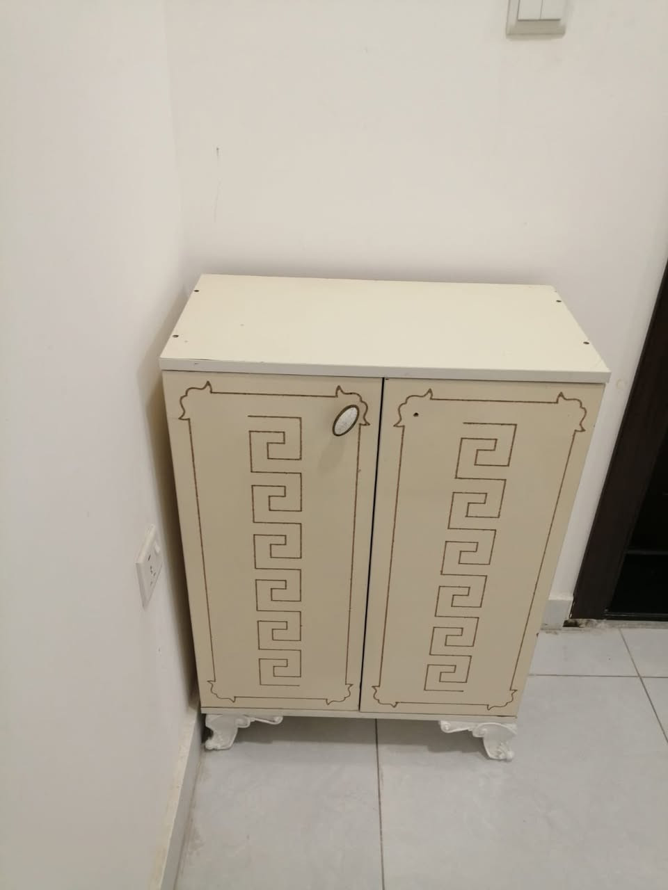 ميز تلفزيون 75
كومدي جديد 30
بردات سعر الوحده 40 جديدات
ثلاجة 100
مجمده 150
جزامه 15
ميز 25
حي ضباط الثانيه
للاستفسار ***********
