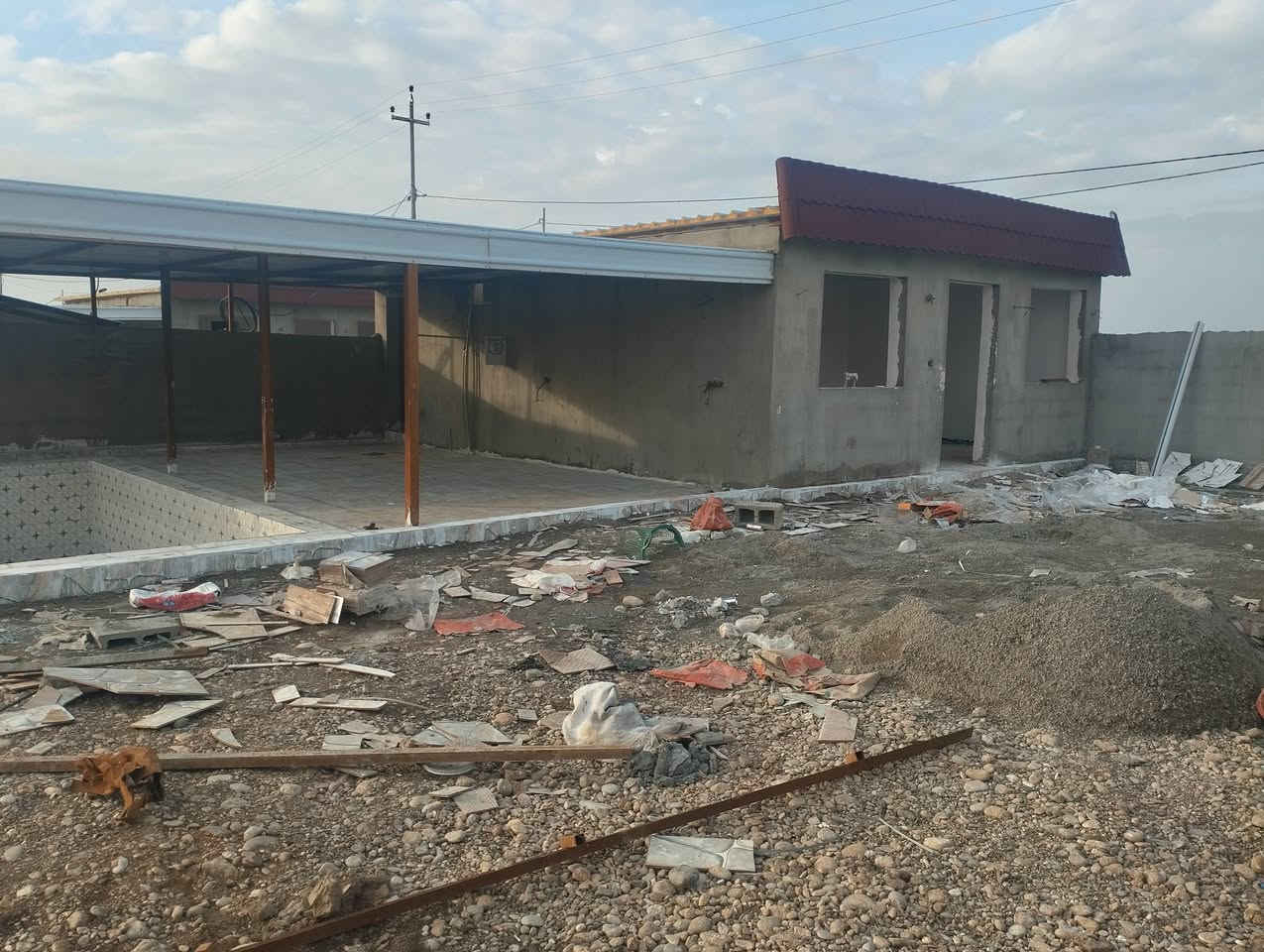 🔹 **مزرعة قید انشاء  للبيع تستلمە جاهز–     code.473
📍 **الموقع:** \[ كركوك –حسار]
📐 **المساحة:** 1250 متر 
💰 **السعر مناسب جدا
**المواصفات:**
✅ بيت  بتصميم مميز  
✅ حديقة 
✅  ماء دائم و مسبح
✅ كهرباء وطنية 
✅ كراج سيارات واسع (يتسع لأكثر من سيارة)
✅ مكان مخصص للشواء (شوّاية خارجية)
✅ سور خارجي + بوابة رئيسیة
📞 **للاستفسار والتواصل:**
\[***********-***********]
