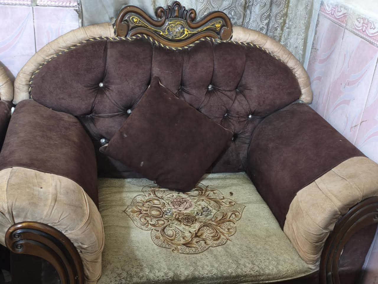 5 مقاعد
سعره 200 بي مجال


**إذا كنت صاحب هذا الإعلان وتريد حذفه لأي سبب، رجاءا أرسل رسالة إلى الدعم الفني**