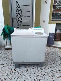 غساله للبيع شرط الشغل السعر 60 وبي مجال الشراي يتصل على هذا الرقم07714...