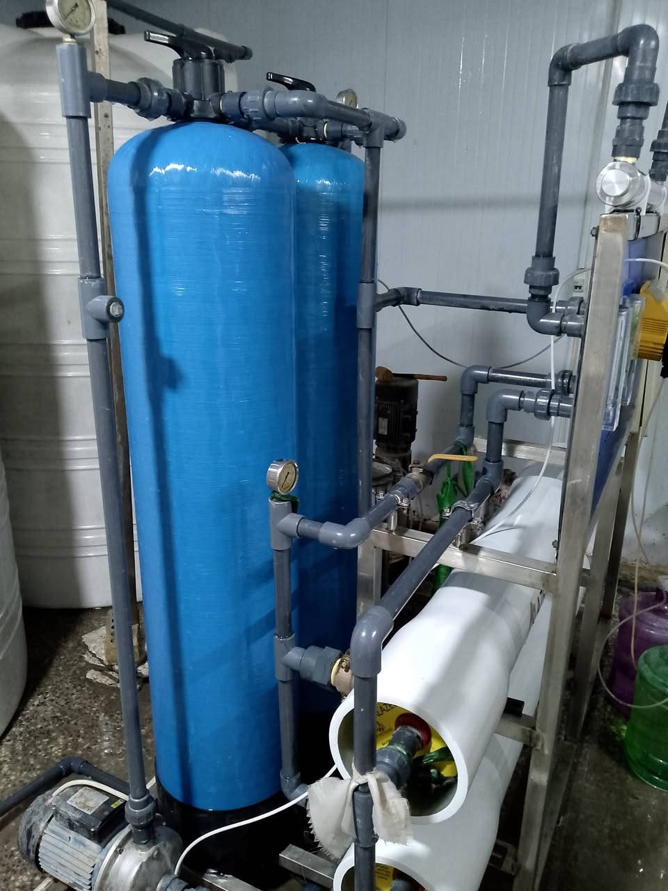 سلام عليكم محطه للبيع انتاج 2000 لتر بالساعه شاصي سلستيل ممبرينات جدد ابطاله جدد نسبه الاملاح 6 تانكيات 2 غذائيات 5000 لتر ومغسله جديده وميز جديد وماطور غذائي ورفوف 6 المحطه شغاله خير من الله مكاني بغداد *********** واتساب
