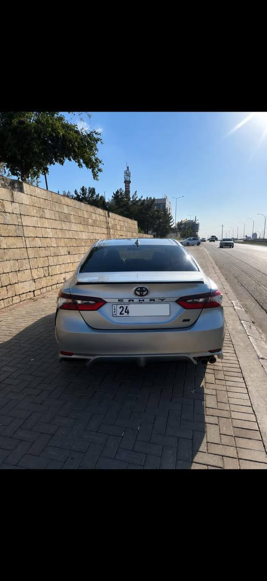 تويوتا كامري ٢٠٢٢ ماشية ٣٧ الف بيها قطعة و نص صبخ بدون ايرباك بدون دواخل كير محرك بشرط سيارة جديدة و نضيفة بدون مصرف و عليها غرامة ١٠٠ الف سعرها ٢٠٦ و بيها مجال 
رقم موبايل *********** دهوك, العراق

