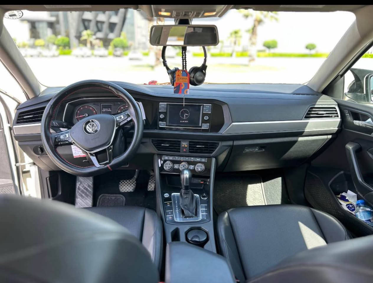 جیتا مۆدێل 2020
فول مواسەفات Se
81 هزار ميل 
دوو قطعة سبغ 
بێ ناوگرتن بێ ئێرباگ 
برێک ئۆتۆ بەسمە و رادار 
کوشین هیتەر و جلد و سلایت و بانوراما
خاصية الدخول من دون مفتاح (Keyless Entry)
تحكم بالمرايا الجانبية والكهرباء للمرايا والأبواب 
نظام كاميرا خلفية (Rear View Camera
مرايا جانبية كهربائية ومدفّأة بلون الهيكل.
جنوط ألمنيوم مقاس 16 إنش.
نوافذ كهربائية أمامية وخلفية.

سنوي جديد
كواشي جديد

***********  كورك واتس اب دهوك, العراق
