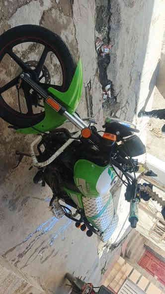 للبيع دراجة نارية دايوان موديل 2021 – نضيفة مثل الجديدة
للبيع دراجة نارية نوع دايوان موديل 2021، بحالة ممتازة جداً، نضيفة ومرتبة واوراق اصوليه كامله وما  متعوبه. الدراجة مستخدمة استخدام خفيف ومحافظة عليها من يوم الشراء، وما بيها أي مشاكل ميكانيكية أو كهربائية.
المواصفات:
موديل: 2021
النوع: دايوان
الحالة: نضيفة كلش – جاهزة للاستخدام
الماكينة صافية وما تحتاج أي صرف
الإطارات جيدة
البدي مرتب بدون ضربات 
سبب البيع: حاجة مو أكثر.
السعر: 1250مليون وربع 
للاتصال: (***********)
الرجاء من الجادين فقط الاتصال، وشكراً.
