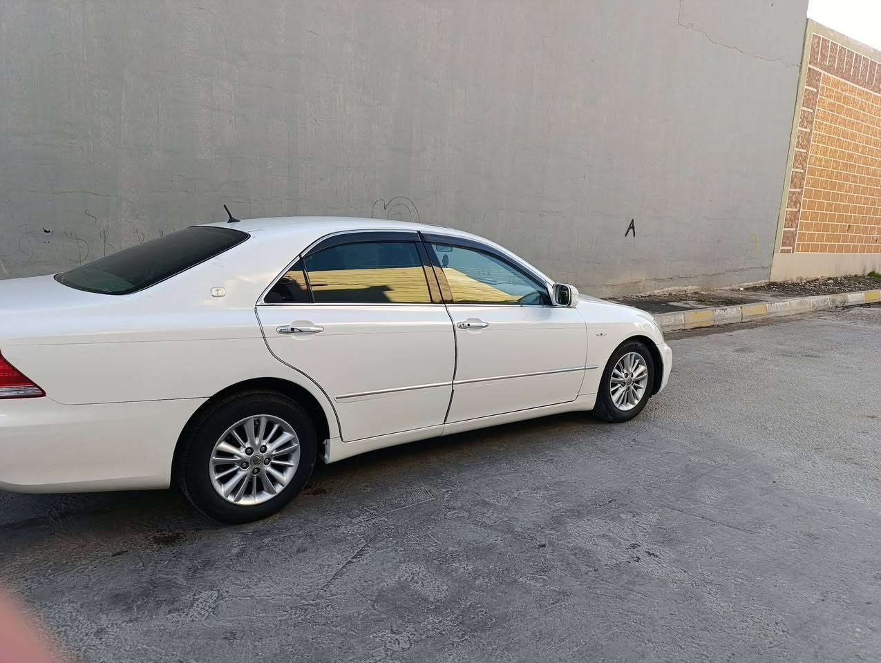 سڵاو 
182 بڕاوە بڕاوە
دەبڵو لەوی RS
3 دووگمە
3پەردە
سڵاجە
تەبرید مەرکەزی
4کوشن کارەبا
سوکان حەیزەران سوکان بەیبی
چرکەی تیا نیە
دەعامی بۆ دەعامی بەشەرت
هەرچوار تایەو ویلەکەی لۆک لۆکە
هەمووی مانگیکە چوار تایەی لۆکی بۆ بەسراوە
ڕۆنی گیێڕو مەکینەی تازە گۆڕاوە 
سەیارەی ماڵانە سەیارەی معرز نیە 
یەک سەنت مەسروفی تیا نیە 
***********
