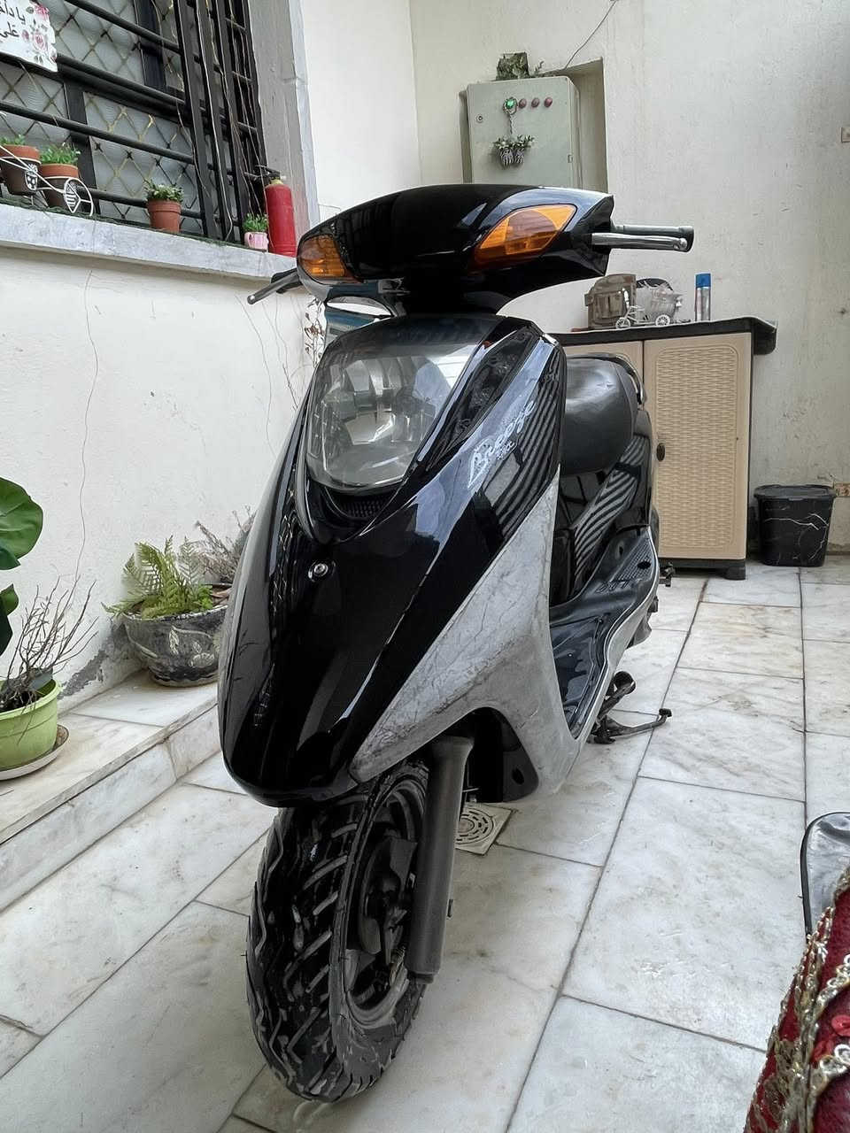 السلام عليكم للبيع بريز اخت الرمبه مكفوله من كلشي كهربايات كلها شغاله نص نكره سلف محرك مينسمع صوته الدراجه ناعمه  كلش شلعه ومعدل كلش حلوه دبلات شغاله عدادات كيلومتر كلا شغال الدراجه جديده بشكل جيب فيتر وياك وتعال افحص براحتك  السعر ( 800 ) وبيها مجال (*********** ) وبالعافيه عل ياخذها ( بغداد / الكريعات )
