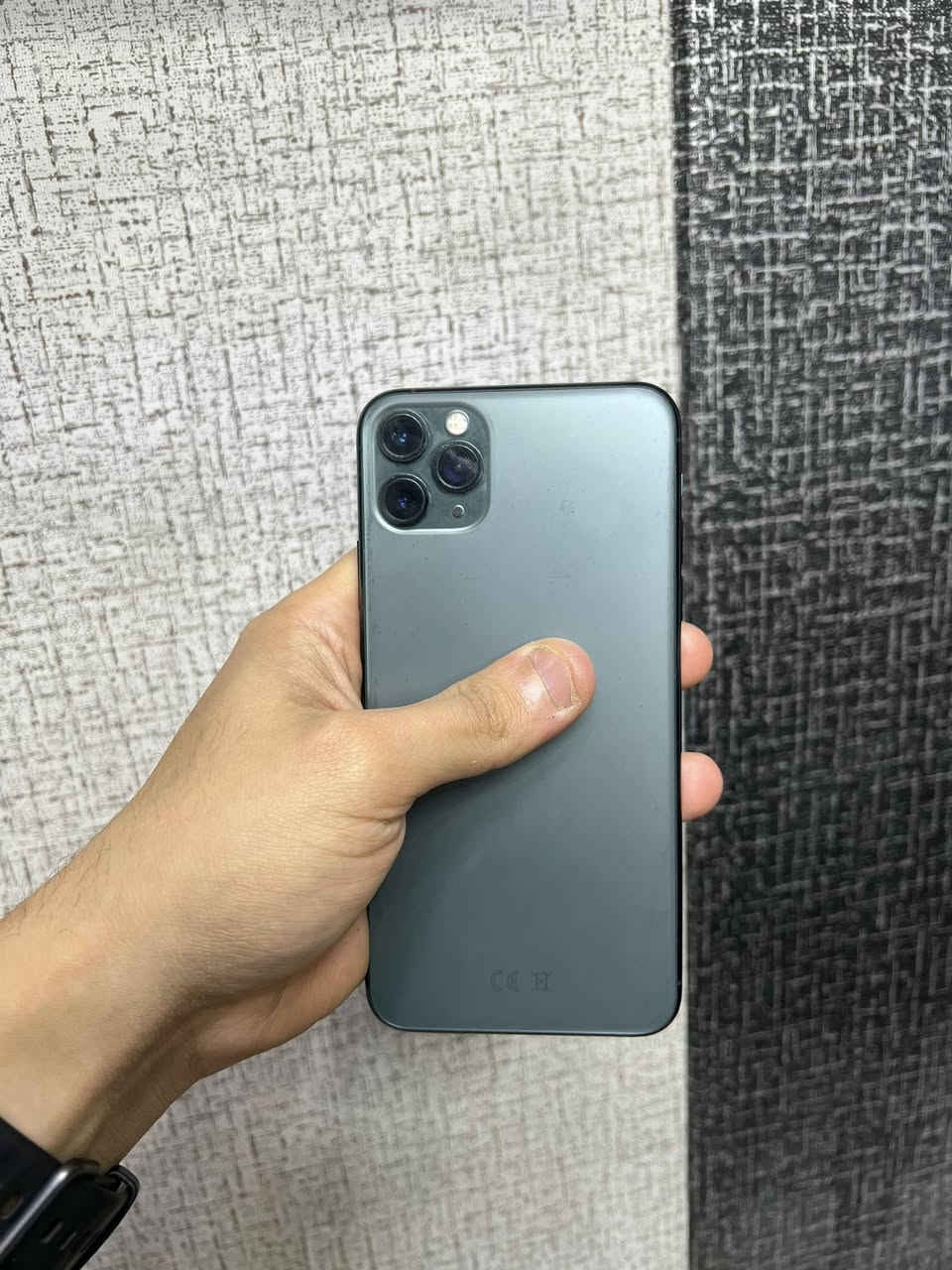 للبيع ايفون 11 pro max
  ذاكرة 256 
بطارية 83
الجهاز نظيف ممبدل بي شي   كلشي شغال طبيعي 
فقط فطر صغير بالشاشه ومبين بالصوره 
سعره 445 الف
مكاني بغداد 
***********
