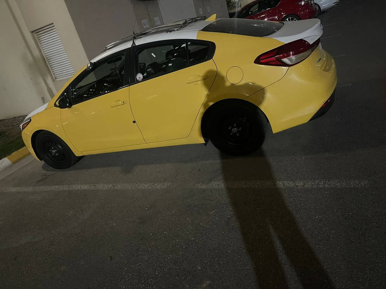 السلام وعليكم 
للبيع    او مراوس بشي اقل    فورتي 
موديل 2017سياره حلوه ومابيه اي نقص 
حادثه قبق جنطه مبدل وباب وجاملغ خلفي مصلحات 
سياره صبغه اوله مامعيوده
الهاتف *********** مكان السياره بغداد بسمايه
