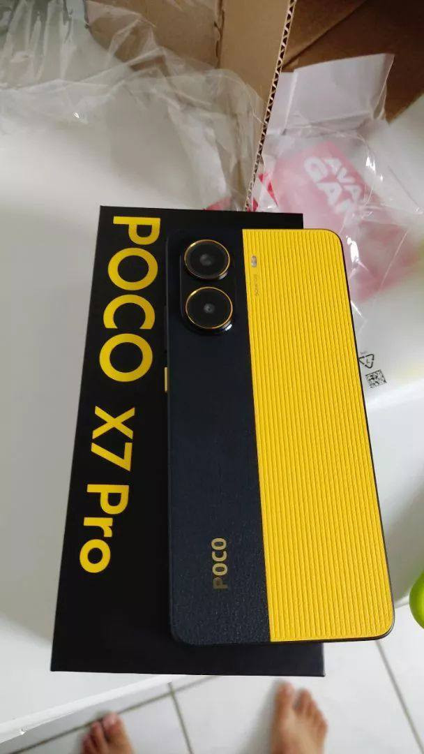 📱 للبيع Poco X7 Pro بحالة ممتازة جداً 🔥
إذا تدور على جهاز قوي وسريع بسعر مناسب، هذي فرصتك 👌
✅ الجهاز نظيف جداً – استخدام خفيف
✅ ما بيه أي خدوش نهائياً
✅ الشاشة والجسم بحالة الوكالة
✅ الشاحن أصلي ويشتغل تمام 100%
✅ مستخدم بعناية ومع كامل ملحقاته
💪 المواصفات:
🔥 المعالج: Dimensity- 8400 Ultra القوي جداً للألعاب والأداء العالي
💾 الذاكرة: 512GB مساحة كبيرة تكفي لكل تطبيقاتك وصورك
📸 الكاميرا الرئيسية: 64 ميگابكسل تصوير واضح وتفاصيل ممتازة
🔋 البطارية: 5000mAh تدوم وقت طويل مع استخدام يومي مكثف
💾 الرام:  12 وقابل للزياده
📱 شاشة ممتازة بألوان واضحة وسلاسة عالية
الجهاز ما يحتاج أي صرف، تشتري وتستخدم مباشرة 👍
📦 البيع مع جميع الملحقات الأصلية
📍📩 للتواصل خاص


**إذا كنت صاحب هذا الإعلان وتريد حذفه لأي سبب، رجاءا أرسل رسالة إلى الدعم الفني**