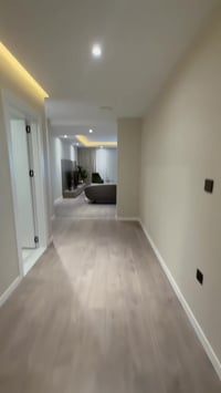 لندن تاورز • ٢٩٠م • ٣غ