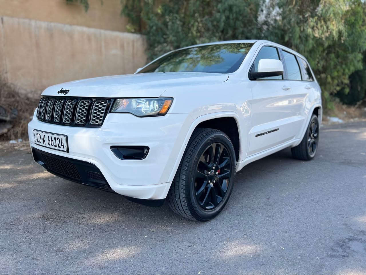 مكانى اربيل  ***********

جيب شيروكى مواصفات بلاك توب   ٢٠٢٠ امريكى 

رقم الشاصى بالصور

سعر سيارة ٢٥٠$ ورقه مجال كلش بسيط سعره جدا مناسب حسب  سيارات سوك  رجاء مو شراى لا تتعبنا شكرا 

جاملغ امامي سكن صبغ بدون بدون داخل بدون ارباك 

ماشيه86 ميل مكينه برغى ما مفتوح بشرط كير بشرط 

مراصفات بلاك توب  سلايت شاشه كبير ستيرن كشنات تدفئه كامرة خلفيه  شاشه كبير  كشنات شامو جلد صندوك شفط

تحويل غرامات بشرط سنويه 2026 أربيل, العراق
