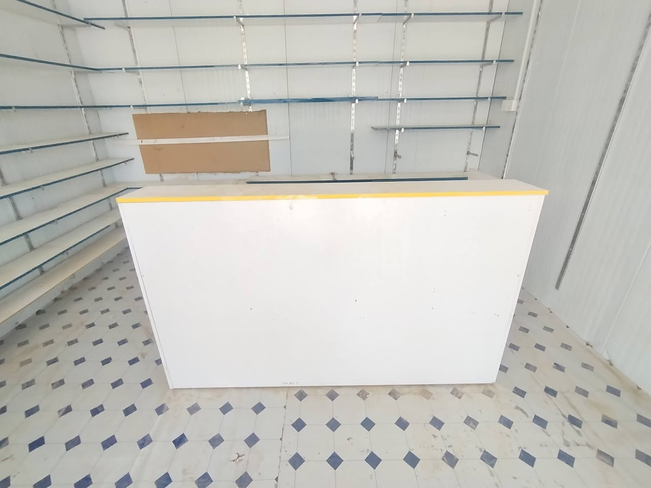 رفوف محل للبيع
ميز للبيع
العنوان الديوانية
العروبه الثالثه
***********
