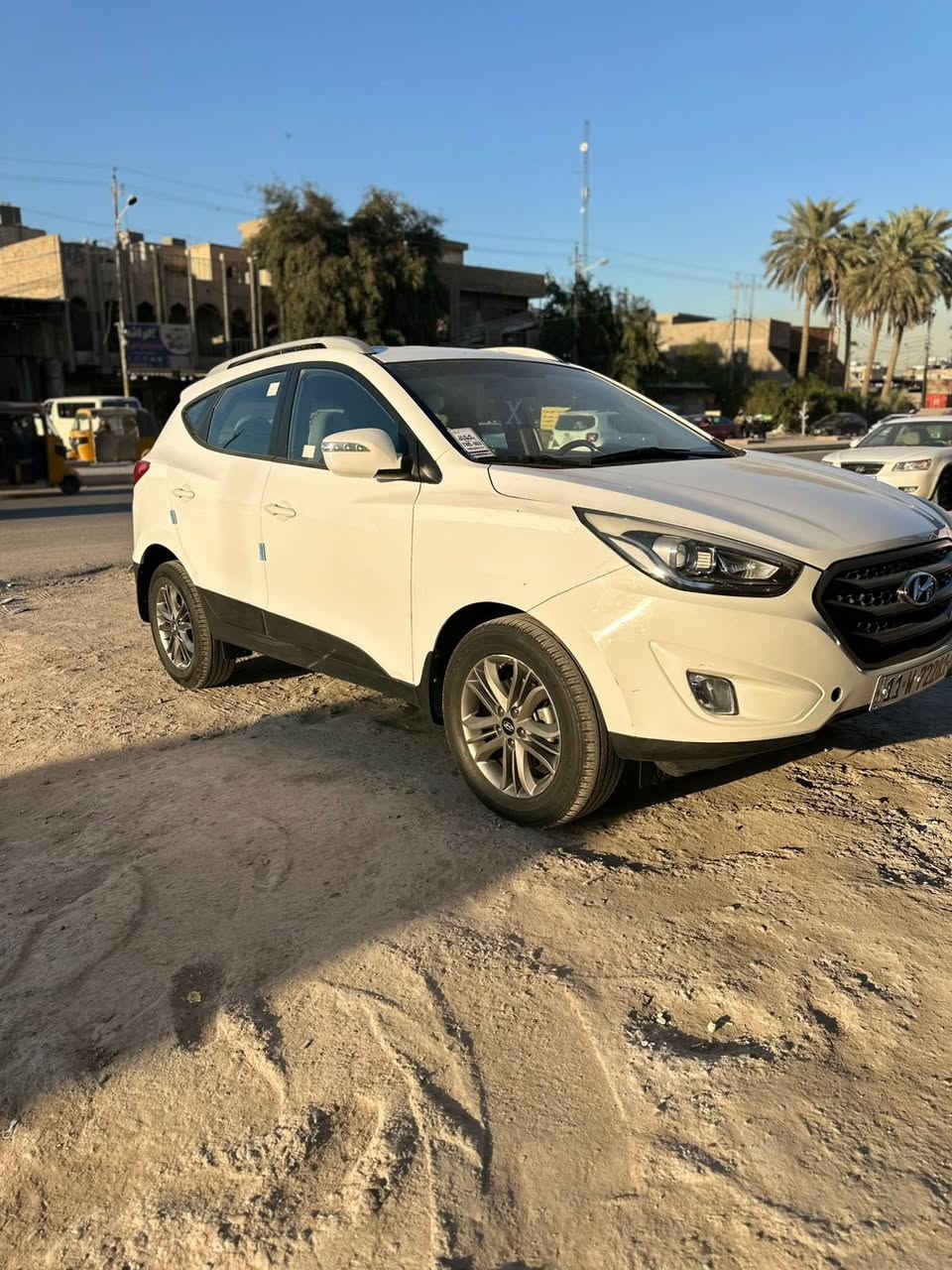 السلام عليكم
توسان للبيع موديل2015 خليجي ماشيه ١٤٠ 
أشاير مرايات/تحكّم ستيرن/تبريد قطعتين امامي خلفي /لايت زنون/تخم تاير جديد /رقم إنكليزي /هزه جديده بلسياره 
بيها ضربه جاملق امامي صفحه اليمنه والماصده مبدله والدعاميه الاماميه مبدله /
مكاني بغداد الدوره شارع ٦٠/ السعر ١٥٣ وبيها مجال 
هاتف ***********
