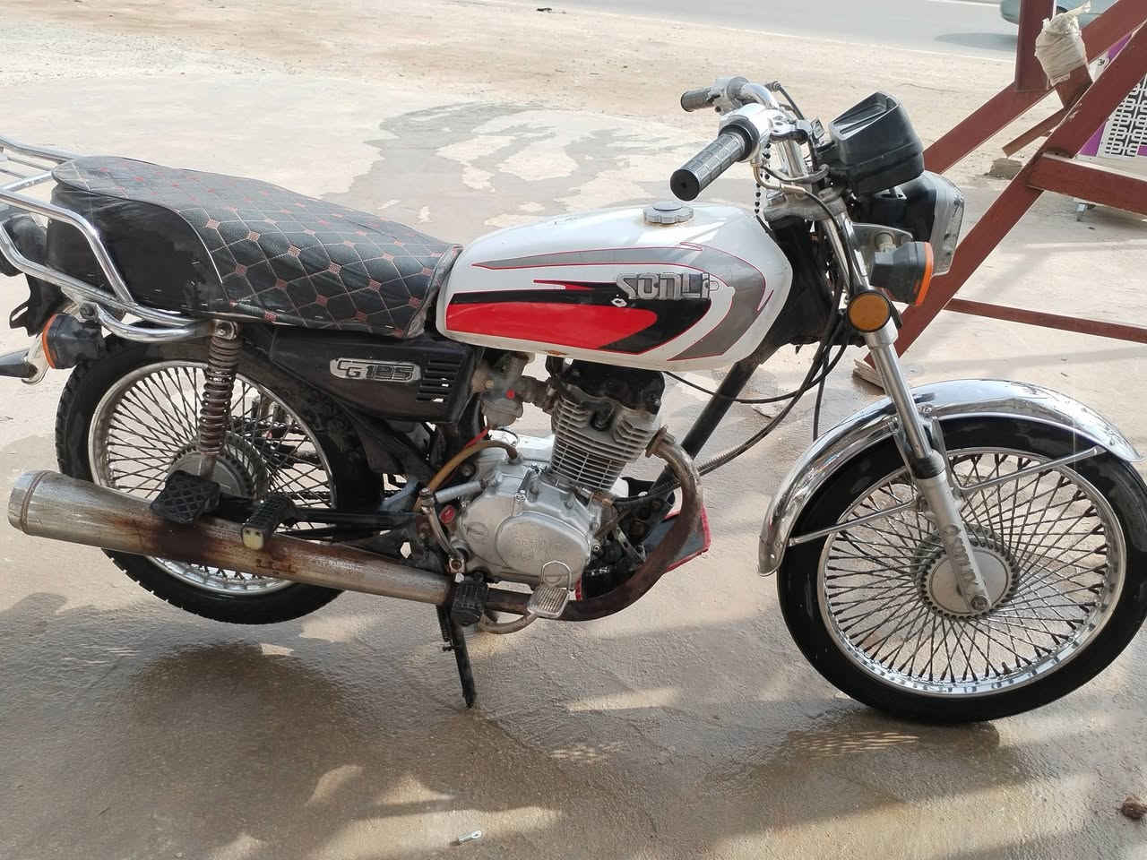 السلام عليكم دراجه تايكر للبيع
موديل 22 اوراق

دراجه نضيفه وخير من الله كلشي شغال

السعر 350 الف بيهاا مجال
العنوان بابل المسيب مفرك السده الهنديه 

***********
