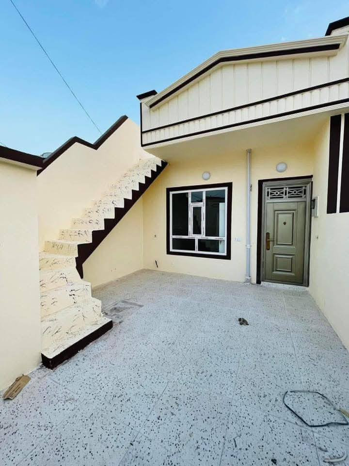 هات هات هات خانووی نایاب 

سلام علیکم 
نرخي ئةم خانوة 289گلأء و مةعامةلةية كةم

#خانووی_مۆدێرن بۆ فرۆشتن ⛪💒
ناونیشان 📍 ناحیەی ڕزگاری (سموود) 

🔷 گەڕەکی ئاسوودە ئەنفالەکان 
🔷 تەنیشت مزگەوتی ئاسوودە 🕋🕌
🔷 ڕووبەری 5 بە 20 = 100 مەترە 
🔷 تاپۆی ناوە 🔴 ڕووی لە سلێمانیی 
🔷 یەکەم کۆڵان پشت ماڵ لالە ژاڵانی 

🔴 مواسەفاتەکانی پێکهاتوون لە ⬇️

(   ژوورەکانی سەقفی مەغریبییە ✅ _ کامل دەکتی مەرکەزی بۆ کراوە ✅_ مەترو بیست کاشییە ✅ _ دەرگای ئەسڵی بۆ بەکارهێنراوە _ کۆڵانی قیرە _ نزیکی ڕەوزەو مەکتەبە )

🔴 ژوورەکانی ئەم خانووە پێکهاتووە لە ⬇️

🔶 میوان 🪑🚪
🔶 مساعد مطبخ 🍽️🫖
🔶 هۆڵێک 🖼️
🔶 ژوورێکی نوستن 🛋️🛏️
🔶 ڕۆشنایی 🪟
🔶 مشتەمەلات 🛁🚿

ئێوەی بەڕێزیش هەر موڵکێکتان هەبوو بۆ فرۆشتن یان ویستان بیکڕن دەتوانن ڕەسم و زانیارییەکانتان بنێرنبۆ ژمارە ڤایبەری 📳✅***********
