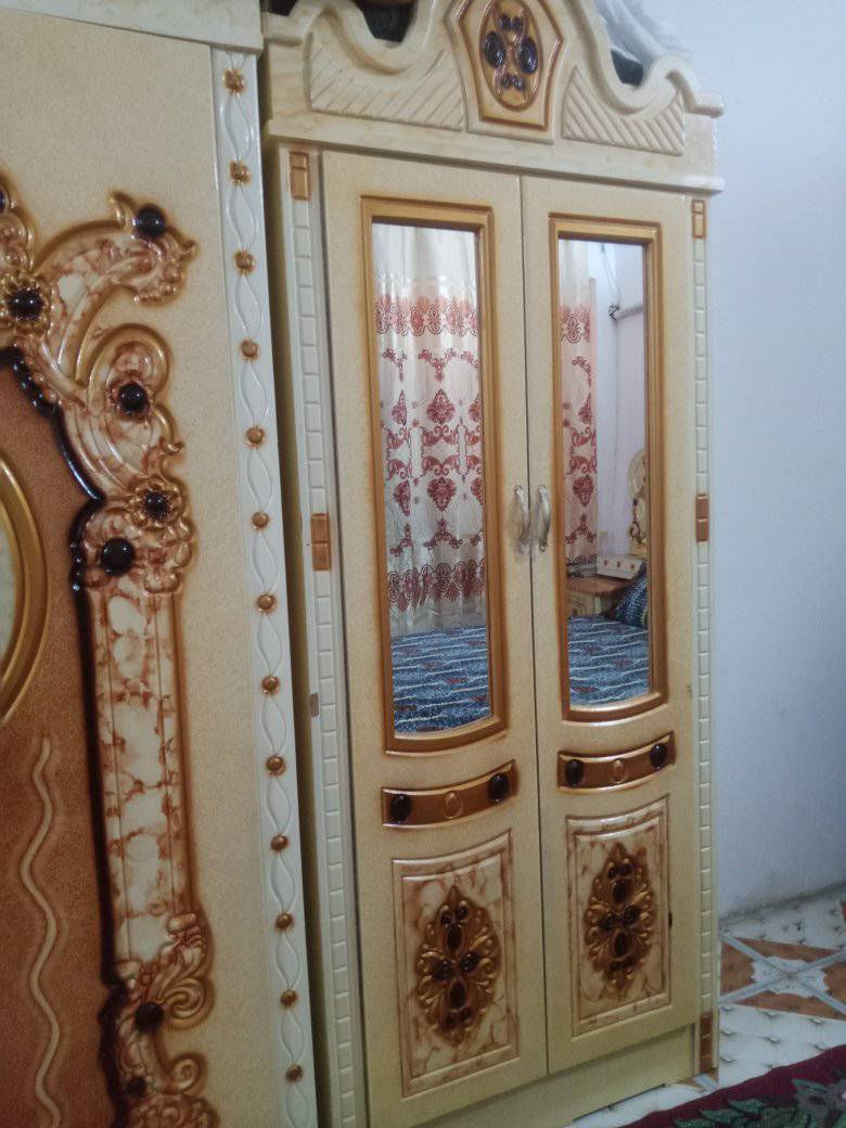 سلام عليكم 
غرفه اخشاب للبيع نضيفه كلش.  بمليون و400 الف وبيه مجال شراي مكان غراف  واتس 
***********
