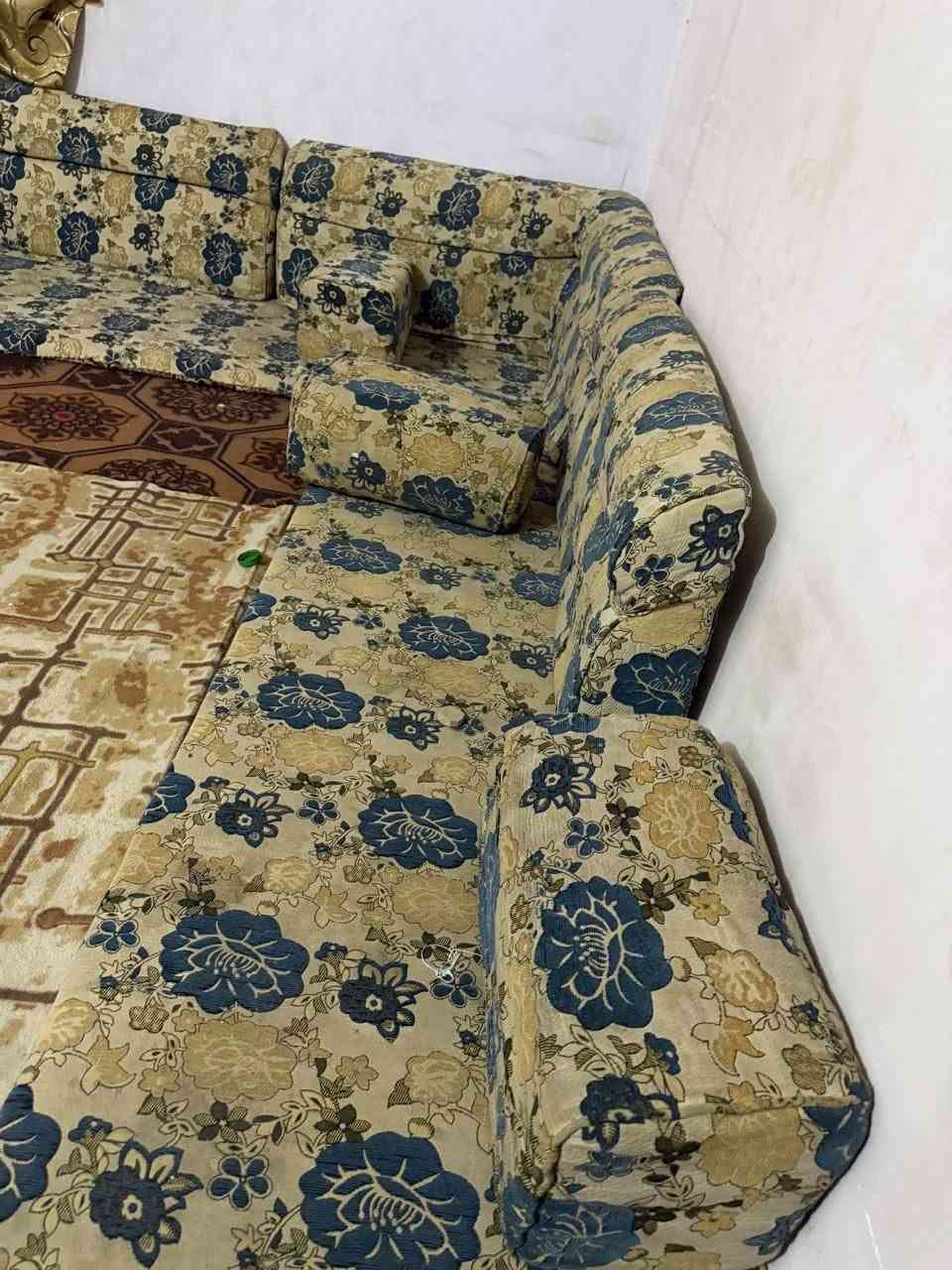 كعده عربيه للبيع ب٧٥ وبيه مجال ***********
