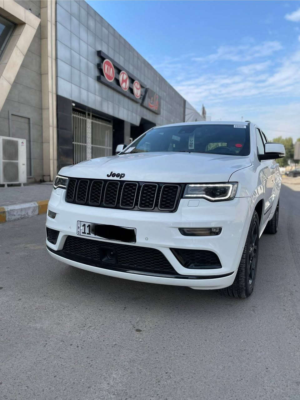 سلام عليكم
جيب كراند شيروكي فئة ال  S اس ( خـليـجـي ) ام رادار 
‏‎موديل 2022  فول مواصفات وكالة هارلم ام ضمان 
المحرك : V6.  3.6L ‎  
رقم بغداد الجديد بسمي تحويل ثاني يوم  ؟
سياره مكفوله من الصبغ و التبديل و البارد 
‏‎ ماشيه  44 
سياره جديده جدا ارضيات الشركه بل جيس 
سياره جديده استخدم شخصي و قليل 
‏‎ السيارة وكالة  داخل احمر بلادي المرغوب 📍❤️
لون ابيض سياره جديده بمعنى الكلمه 
‏‎* المواصفات :
‏‎*رادار امامي وجانبي 
‏‎* نقطة عمياء .
‏‎*داخل جلد 
‏‎* دفع رباعي 4x4 . 
‏‎* فرش المقاعد من الجلد . 
‏‎*صفي المقاعد الأمامية كهربائية .
‏‎* ذاكرة لحفظ وضعيات الجلوس . 
‏‎* صفي المقاعد الأمامية مع تدفئة . 
‏‎* صف المقاعد الخلفية مع تدفئة . 
‏‎* ويل قياس 20 انج .
‏‎* مقود السائق كهربائي . 
‏‎* تدفئة ستيرن . 
‏‎* سقف بانوراما .
‏‎* شاشه كبيرة 8.4 انج .
‏‎* نظام الملاحة (GPS) . 
‏‎* نظام خاص للطرق الوعرة . 
‏‎* مصابيح امامية زنون . 
‏‎* المصابيح الأمامية مع LED لايت . 
‏‎* كشافات ضباب بروجكتر زنون . 
‏‎* تشغيل عن بعد .
‏‎* صندوق كهربائي .
‏‎*  حساسات أمامية . 
‏‎*  حساسات خلفية .
‏‎* كاميرا خلفية .
‏‎* بخاخ ماء لتنظيف المصابيح الامامية .
‏‎* مرايا بخاصية التعتيم الذاتي . 
‏‎* مرايا جانبية قابلة للطي . 
‏‎* بلوتوث تلفون . 
‏‎* محدد سرعة . 
‏‎* نظام تشغيل واطفاء اوتماتيكي للمحرك للتوفير من صرف الوقود . ( Auto Start System ) .
‏‎* نظام بريك اوتماتيكي ( Auto Break System ) .
‏‎للاستفسار اكثر  *********** 
الإستفسار اكثر *********** 
عنوان  بغداد
