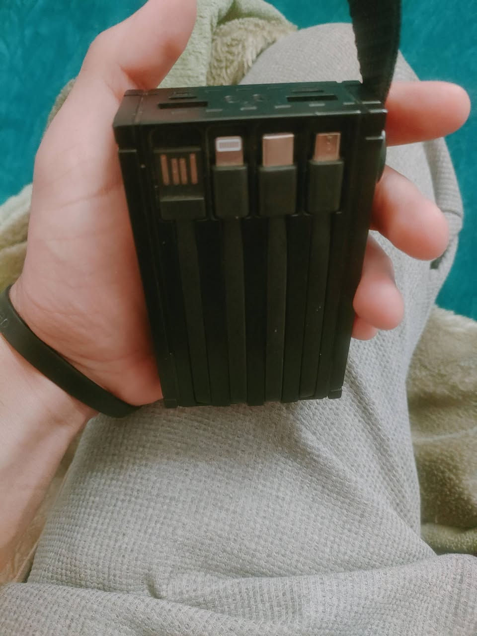 المحموله العملاقة 10 الاف أمبير وتدعم شحن سريع 37 واط بسعر 20 الف قفل سعر جديده 35الف تشحن ايفون كلكسي تايبسي حاسبه


**إذا كنت صاحب هذا الإعلان وتريد حذفه لأي سبب، رجاءا أرسل رسالة إلى الدعم الفني**