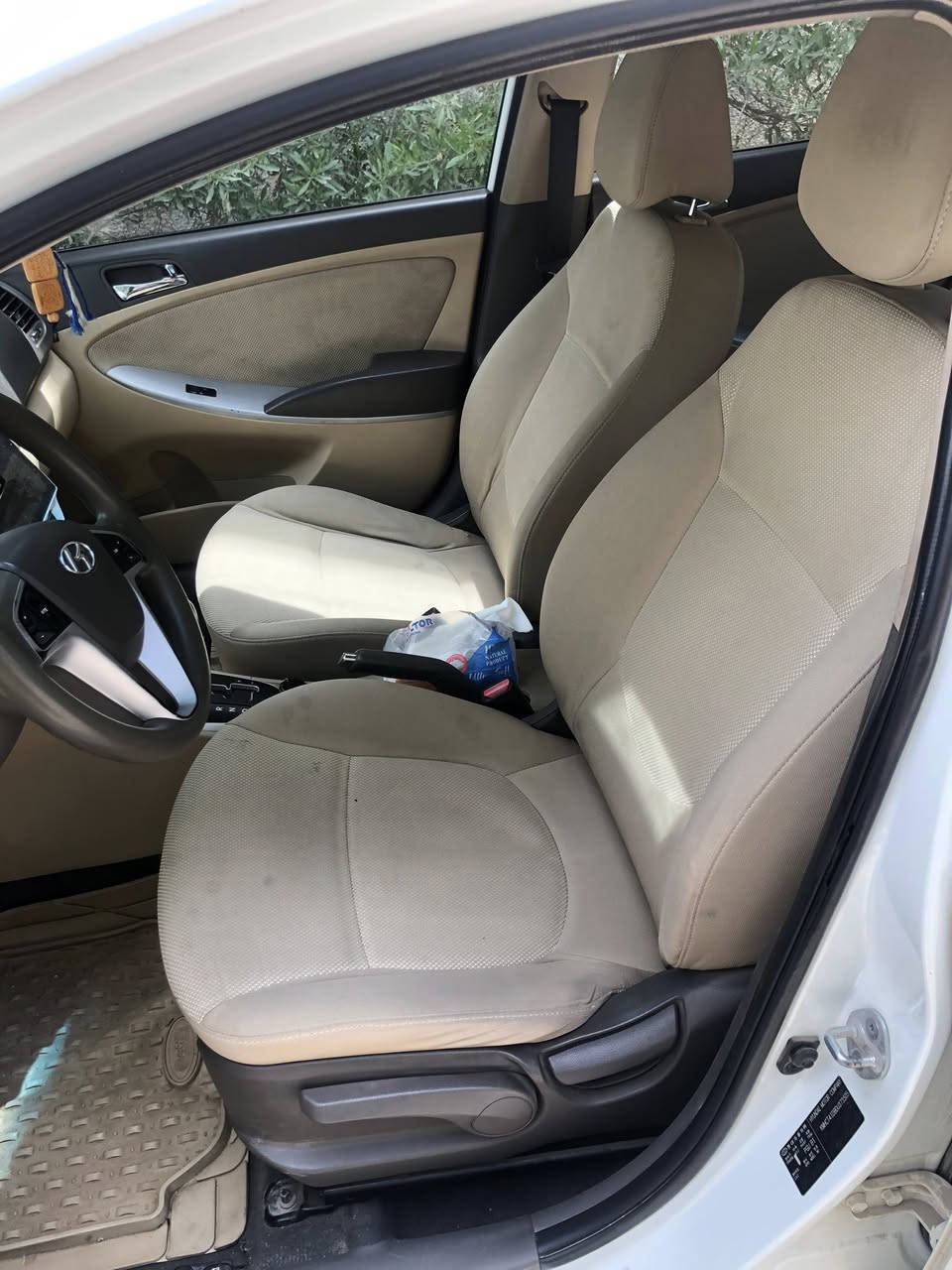 اكسنت 2013 للبيع 
خليجي 1600 
رقم اربيل بأسمي تحويل مباشر 
ماشية 150 الف 
شاشة + كامرة خلفية 
جاهزة تايرات وباتري جديد 
ادامة كاملة لمنضومة الاحتراق والنوزلات والبلكات كلهة جديدة 
صدر امامي وخلفي جديد
تبريد + تدفئة 
بيهة قطع رش اثر طخطخات بسيطة استعمال بنيّة سابقاً 
سعرها 92 وبيها مجال 
الحرية / الدولعي 
***********
