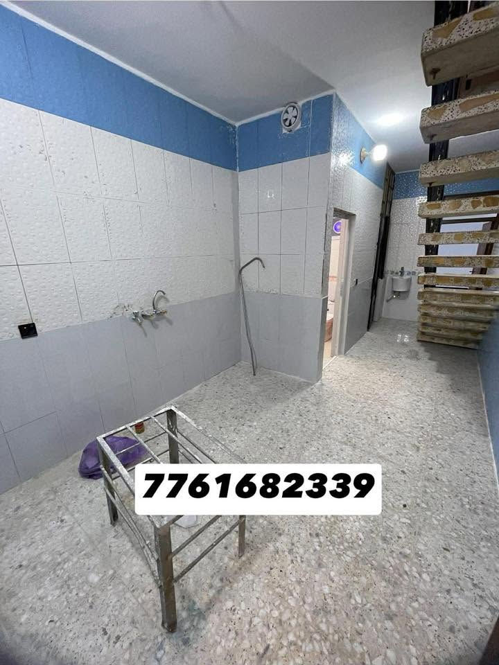 🏠بيت للبيع 🏠السعر💵/138وبي مجال بسيط
📍الموقع/العقاري الثانيه قرب مدرسة التربيه 

📌المساحة/57متر (بيت فارغ.نصيف جدا.موقع جيد)

محتويات ال🏠بيت/كراج صغير.استقبال.مطبخ حار بارد.غرف نوم عدد(3)صحيات عدد(2)حولي درج.سطح كبير 

***********
