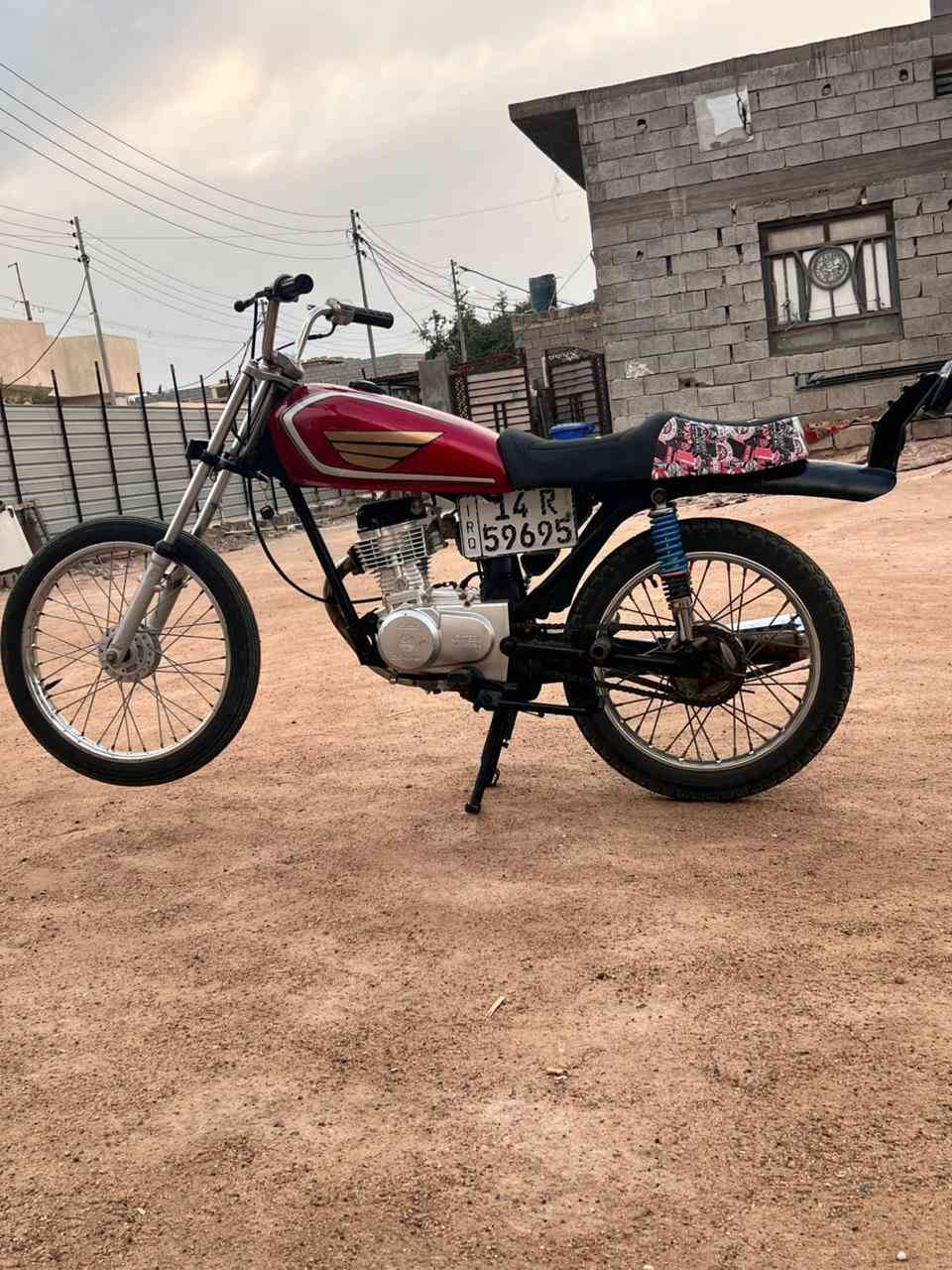 دراجه ايراني للبيع
رقم وسنويه تعمير جديد 
موديل 2014
السعر مليون و 700 بيها مجال قليل
واتساب ***********
