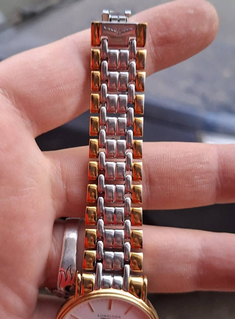 ساعة Longines Présence (لونجين بريسنس)، وهي موديل كلاسيكي .قطر 33 .///اي استفسار خاص.🌿


**إذا كنت صاحب هذا الإعلان وتريد حذفه لأي سبب، رجاءا أرسل رسالة إلى الدعم الفني**