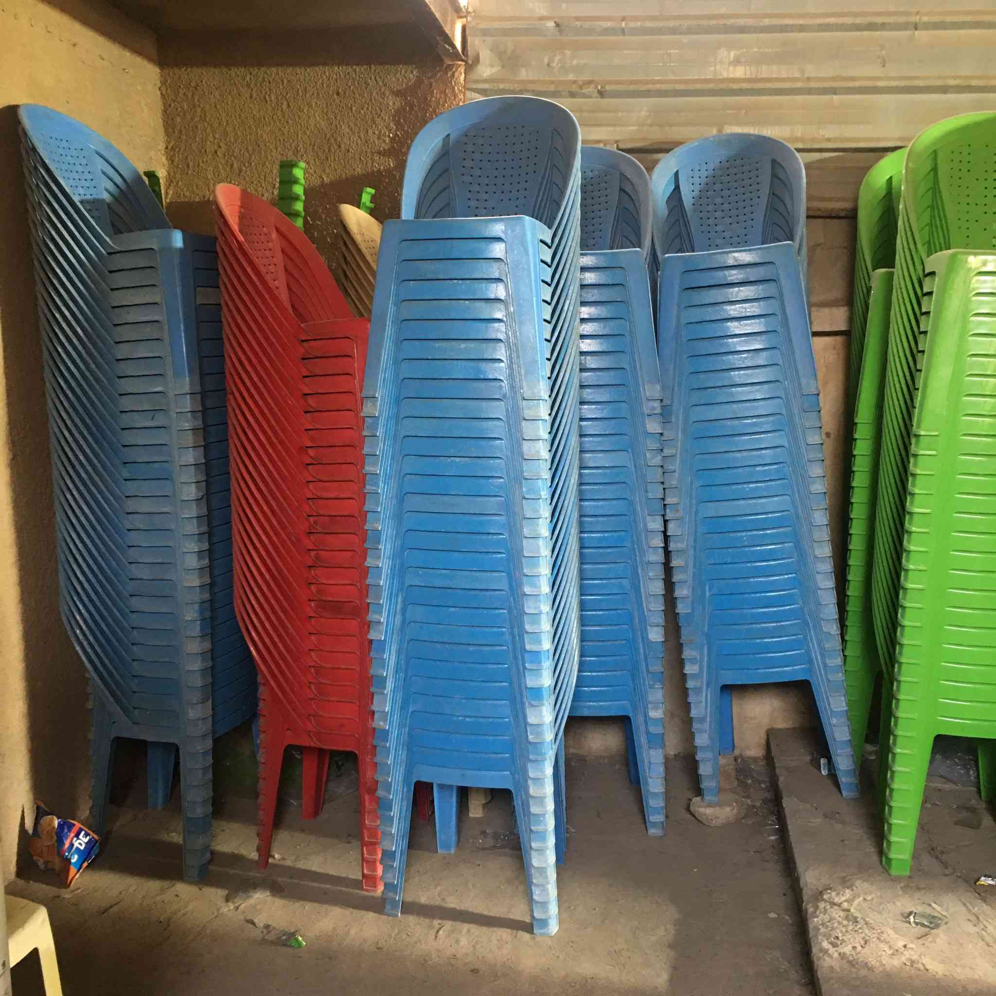 السلام عليكم 
كراسي للبيع مستعملة سعر الكرسي ٣ونص العنوان شارع السيد محمد قرب مركز الشرقية للستفسار ‭٠٧٩٠ ٤٦٢ ٠٤٥٣‬
