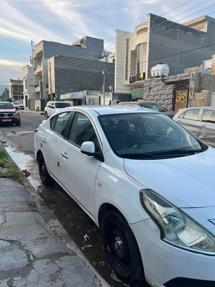 السلام عليكم نيسان سني21
 هندي بليته زركه رقم دولي جديد بغداد
 سياره باسمي تحويل ثاني يوم هزه جديد ميحتاج سياره نضيفه ماشيه 64الف ستخدام شخصي صدر جديد كير مكينه مكفوله تخم تاير جديد باتري دهن اصلي جديد عليه ادامه دوريه يم شركه بيه دوشمه ارضيات كامله عله طول سياره شاشه اندرويد اصلي كامره خلفيه قلابه حساسات 
بيه صبغ اثر شخوط باب سايق والي بصفه وجاملغ صفح لخ وتكحيل وقبق جنطه صبغ
98$وبيها مجال بسيط مكاني بغداد كراده
***********
