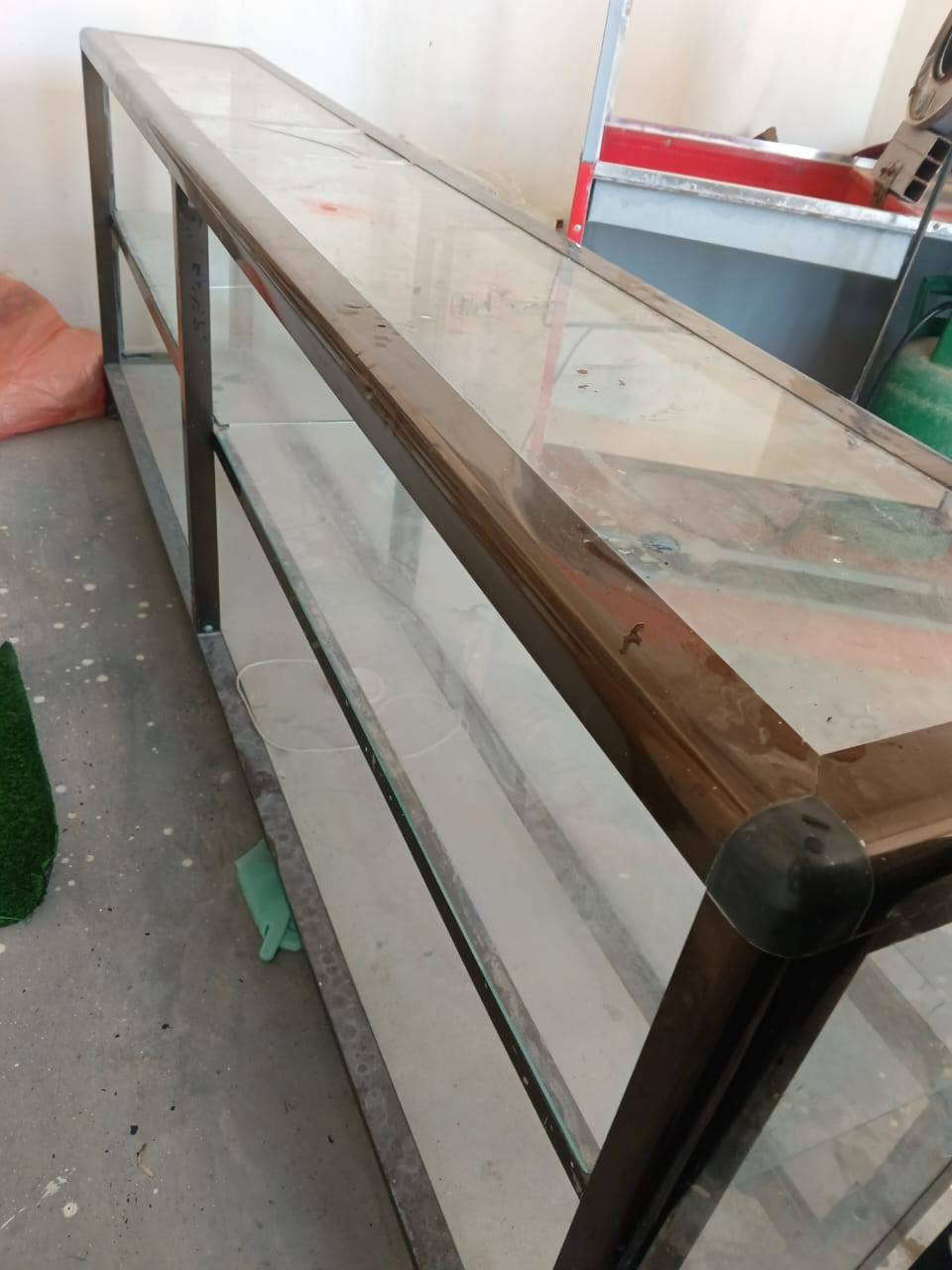 فاترينه للبيع 
للاستفسار الاتصال على الرقم التالي ***********
