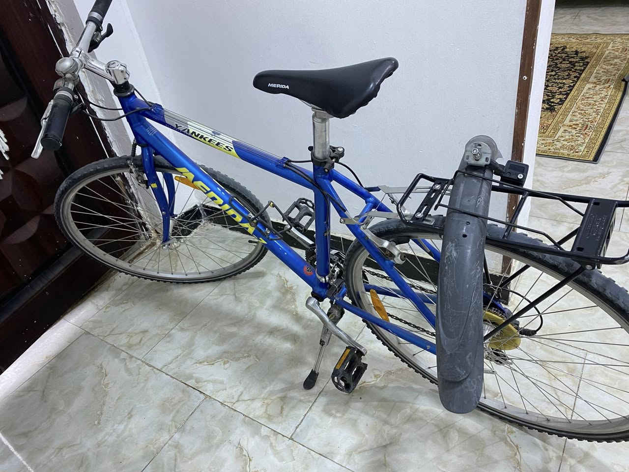 السلام عليكم الغوالي مكلف بالنشر
دراجة c700 ترحال ماركة ميردا 
صناعة يدوية المانيا 
سستم الدراجة شيمانو 3*8 
الفريم المنيوم ماشة حديد 
ونضافتها مثل ما واضح كدامكم 
السعر المطلوب ١٨٠ الف وبيها مجال 

رقم صاحب الدراجة *********** واتساب او اتصال
